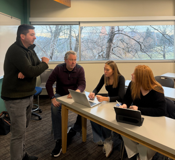 Artista y exestudiante de la Universidad Gonzaga, Ben Joyce